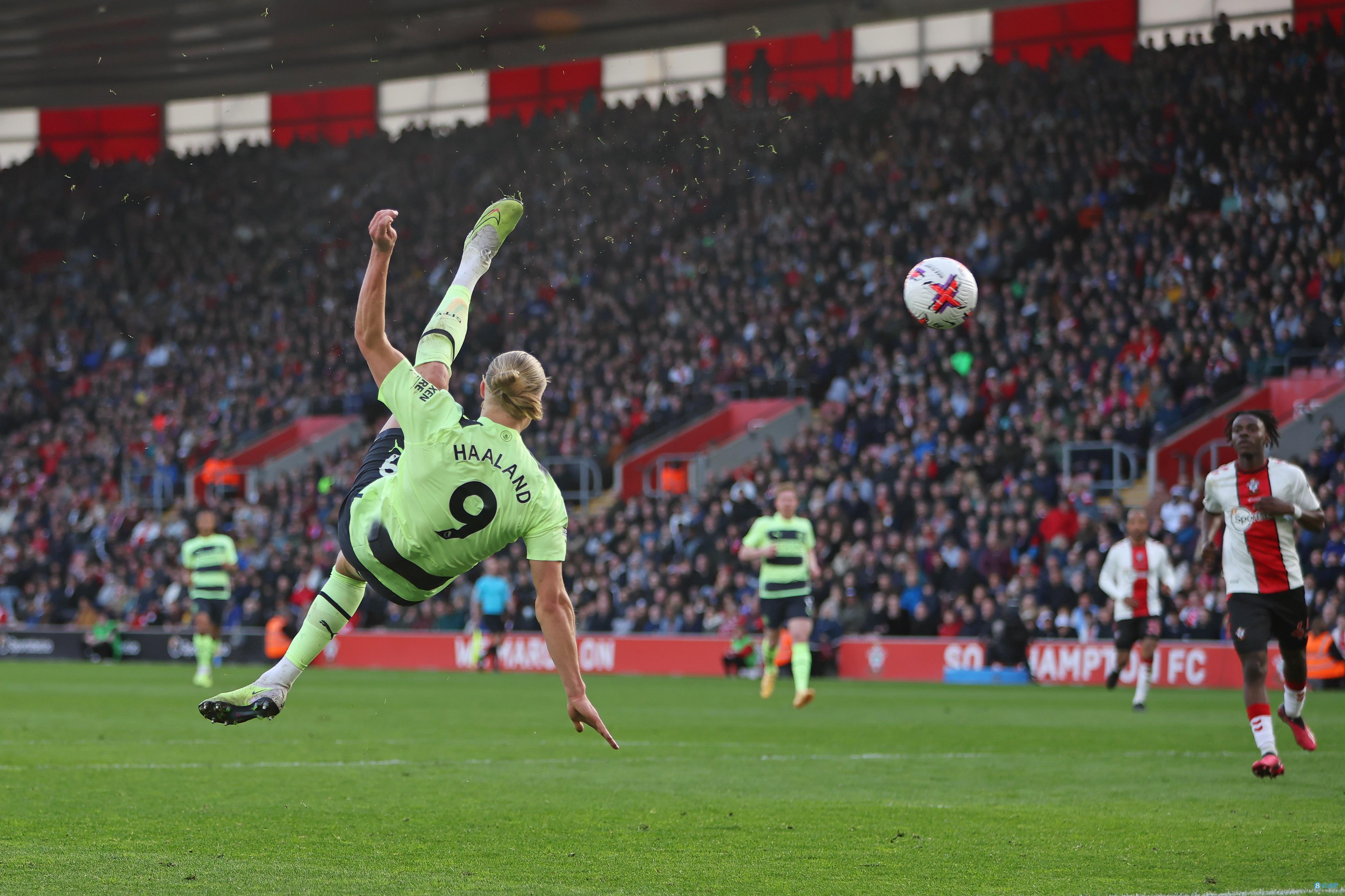 拉美媒体：拜仁、曼联、马竞追逐厄瓜多尔17岁中场卡斯蒂略（拉媒：拜仁、曼联、马竞竞相争夺厄瓜多尔17岁中场新星卡斯蒂略）