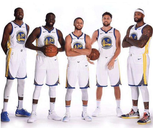 篮球CBA比赛尾声出现争议判罚引热议（CBA赛末争议吹罚掀起热议）