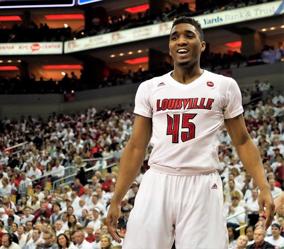 略显疲软但一锤定音！怀特20中5拿15分5板7助 末节连中三分锁胜局（状态起伏仍成关键先生！怀特20投5中拿15分5板7助 末节连续三分锁定胜局）