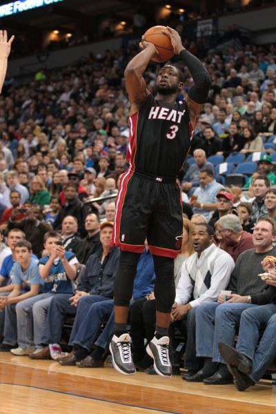 踢球者：巴斯克斯背伤恢复缓慢，理想情况下月底可以复出（踢球者：巴斯克斯背伤恢复不理想，最早有望于月底复出）