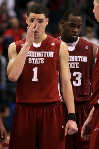 篮球NBA球队教练讨论轮换阵容（NBA球队教练研讨轮换阵容方案）