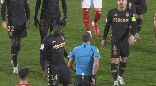 记者：曼联想3000万镑卖掉霍伊伦，在和潜在俱乐部谈判（记者：曼联为霍伊伦标价3000万镑，正与潜在俱乐部洽谈）