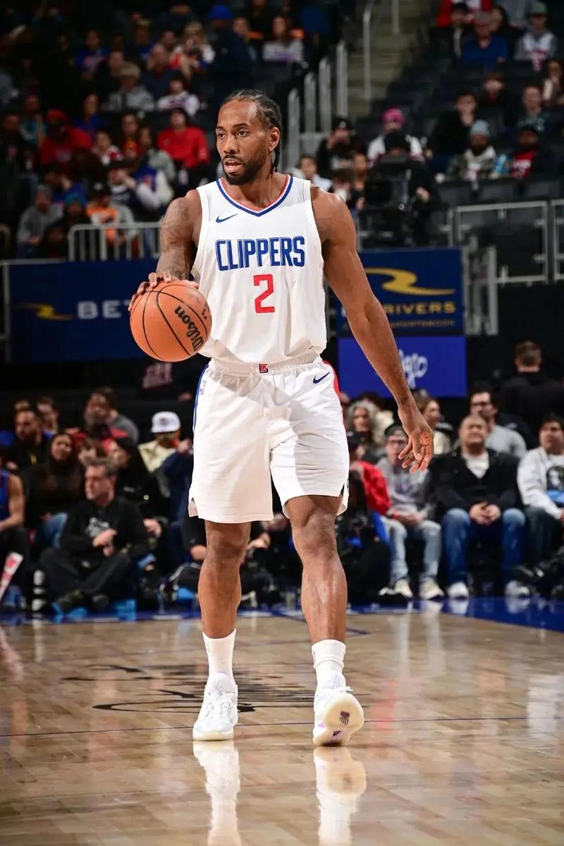 半场战报：皇家社会0-1比利亚雷亚尔，阿约塞-佩雷斯破门（半场战况：阿约塞-佩雷斯破门，皇家社会0-1暂落后比利亚雷亚尔）