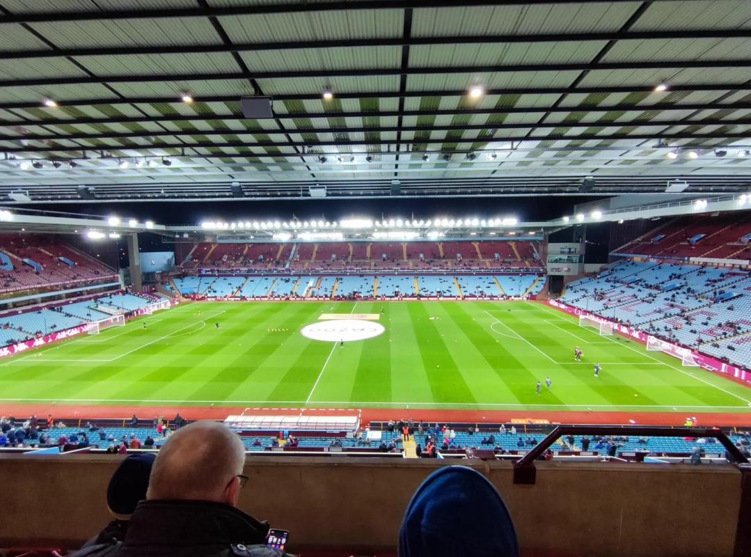 CBA揭幕战外援表现可圈可点，双方外援得分占比均超五成（CBA首战外援表现抢眼，双方外援得分占比均超过50%）