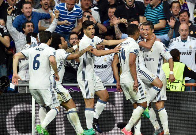 西蒙斯无球可打却成打工人天花板（无球可上场的西蒙斯，却活成了打工人天花板）